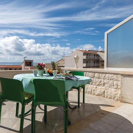 2 Bedroom Stunning Apartment In Makarska Luaran gambar