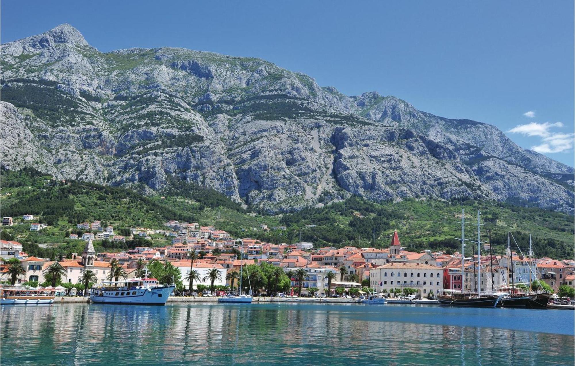 2 Bedroom Stunning Apartment In Makarska Luaran gambar