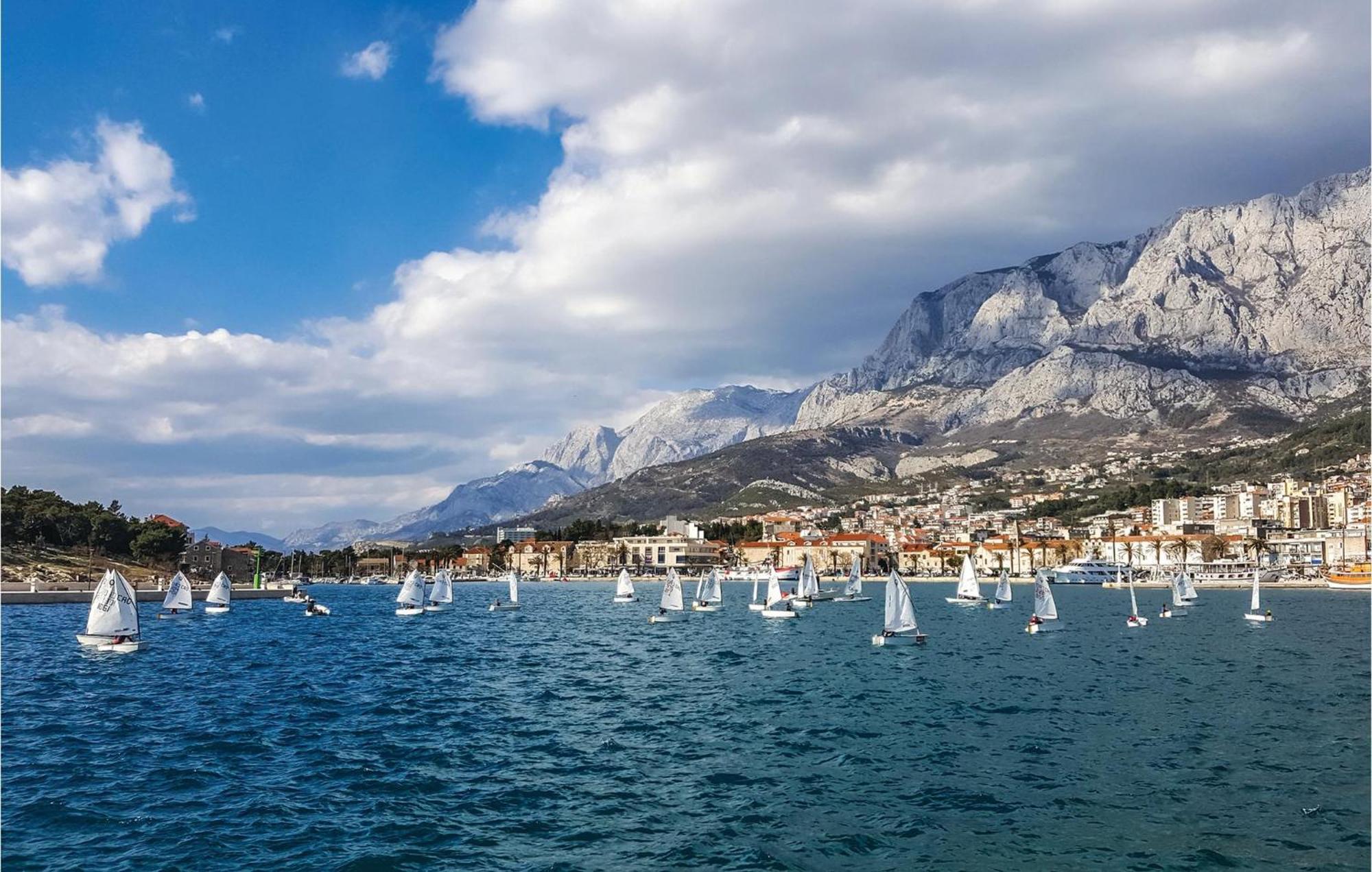 2 Bedroom Stunning Apartment In Makarska Luaran gambar