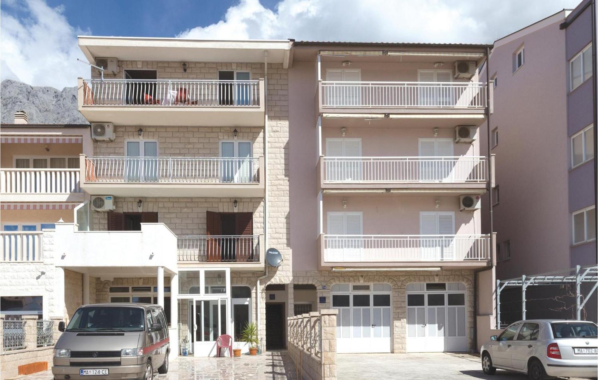2 Bedroom Stunning Apartment In Makarska Luaran gambar